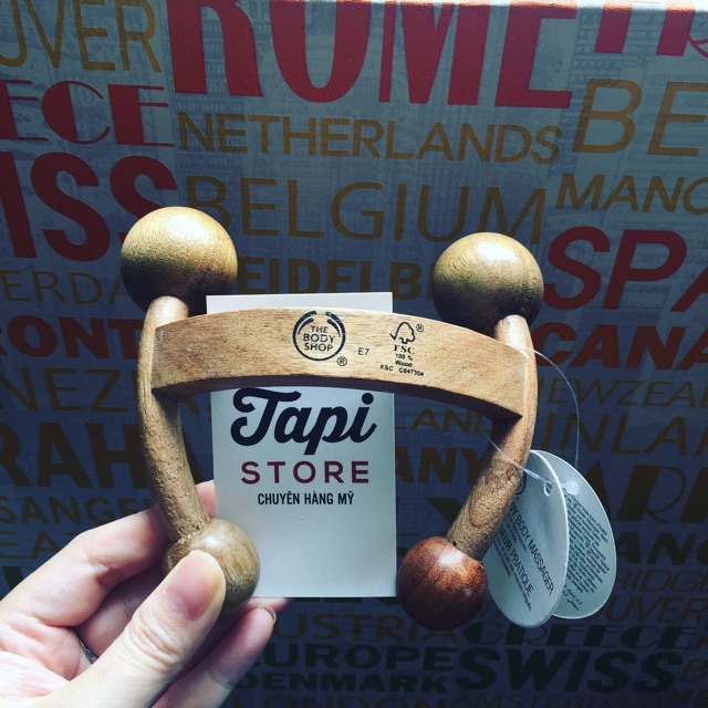 Cây mát xa toàn thân The Body Shop Handy Massager