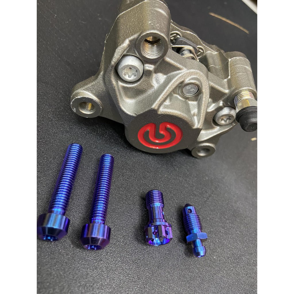 Heo brembo 2 pic đối xứng gắn mọi loại xe + 4 con ốc titan gr5 xịn lắp đặt như zin