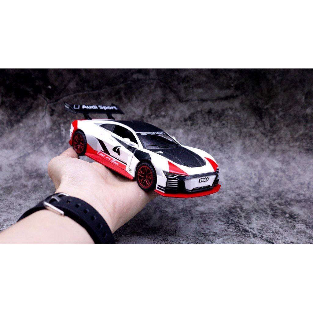 MÔ HÌNH XE AUDI SPORT E-TRON NO.4 WHITE 1:32 CHIMEI MODEL 7151