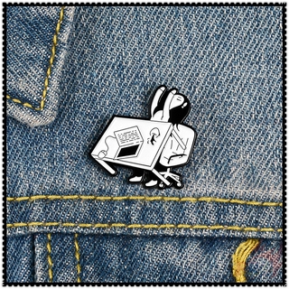 Huy Hiệu Cài Áo Hình Cô Gái Lật Bàn Độc Đáo