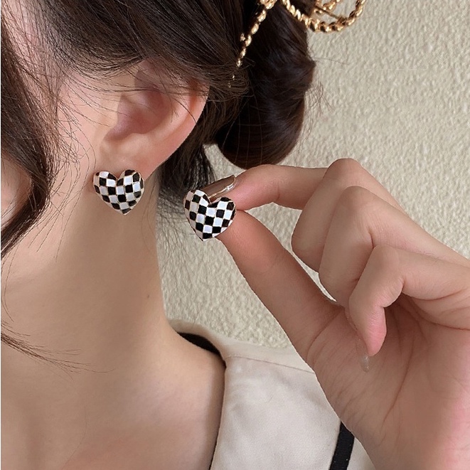 Bông tai dáng dài màu đen thời trang thu đông