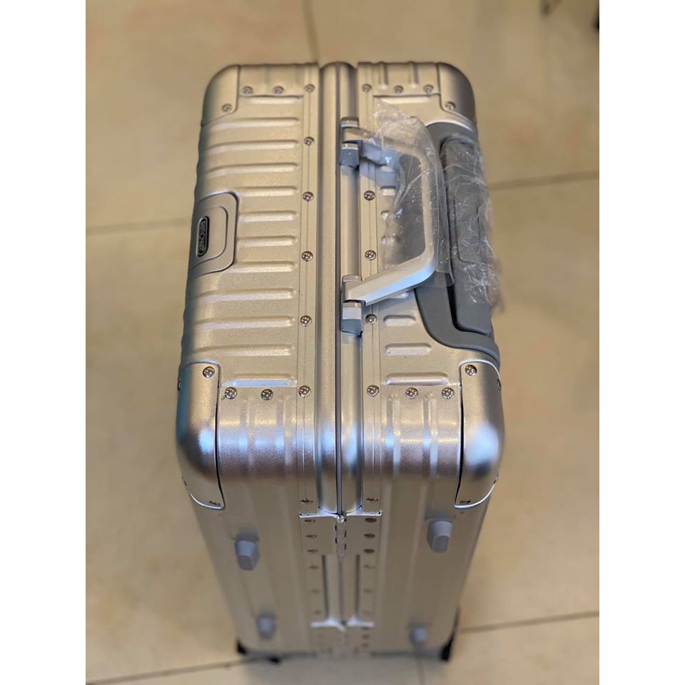 Vali kéo nhôm nguyên khối 28"