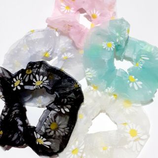 Cột tóc scrunchies vải voan hoa cúc
