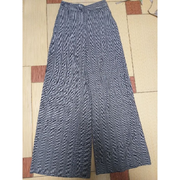 Quần cullotes/ quần suông kẻ GU size S-M thanh lý