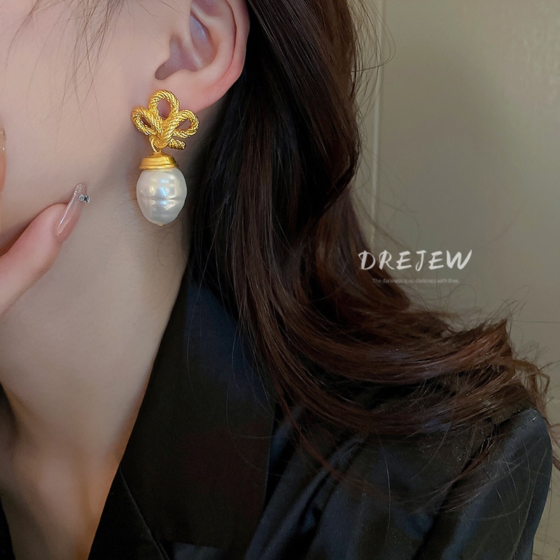 Bông Tai Mạ Bạc Hình Trái Tim Xếp Ly Đính Ngọc Trai Phong Cách Trung Cổ