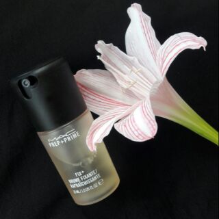 Xịt khoáng mini của Mac