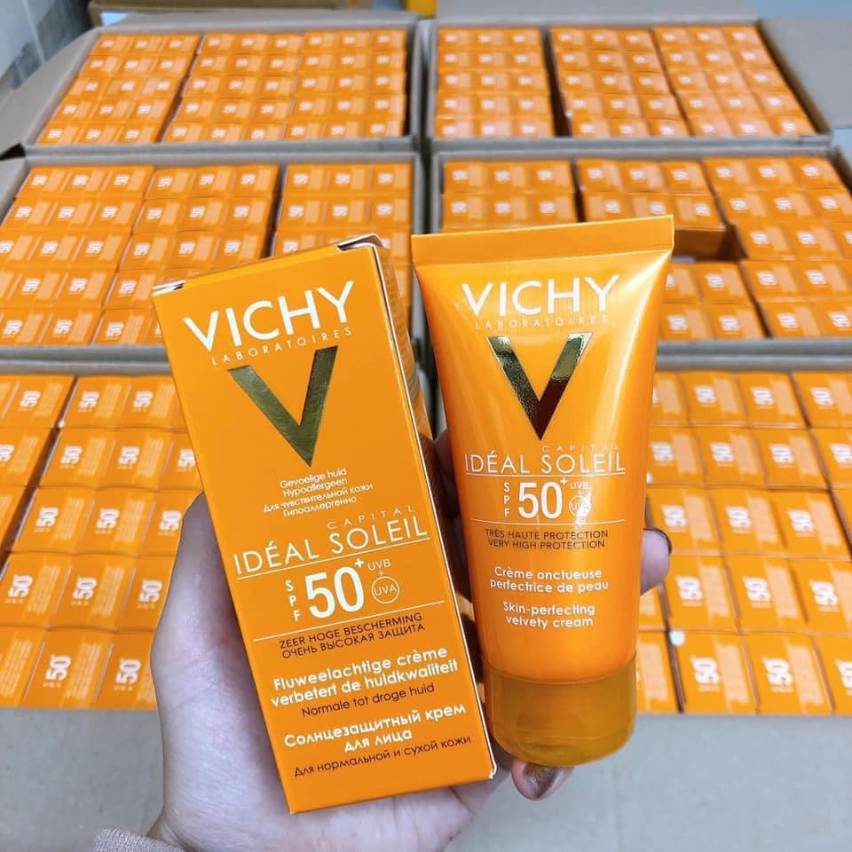 Kem Chống Nắng Vichy SPF 50 Không Nhờn Rít Dành Cho Da Dầu