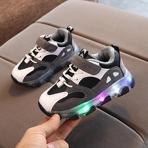Giày thể thao khóa dán đế có đèn LED dành cho bé