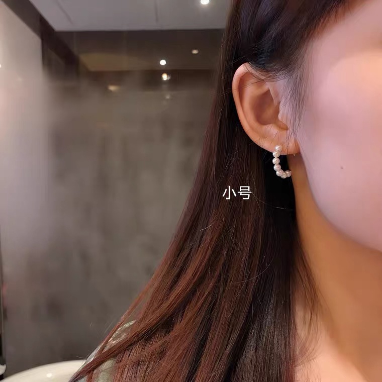 Bông Tai Thép Titan Mạ Vàng 18K Hình Bán Nguyệt Đính Hạt Ngọc Trai Phong Cách Nhật Hàn Thanh Lịch