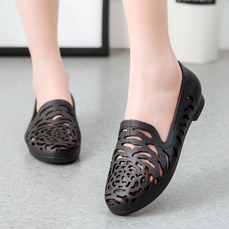 Giầy nhựa bệt rập lỗ hình hoa hồng | BigBuy360 - bigbuy360.vn