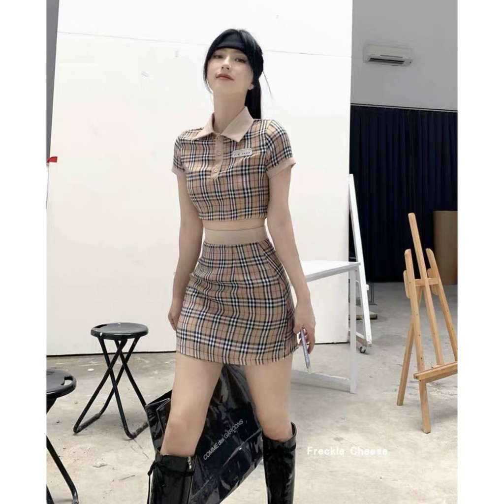 Sét bộ chân váy kèm áo có cổ in sọc caro | BigBuy360 - bigbuy360.vn