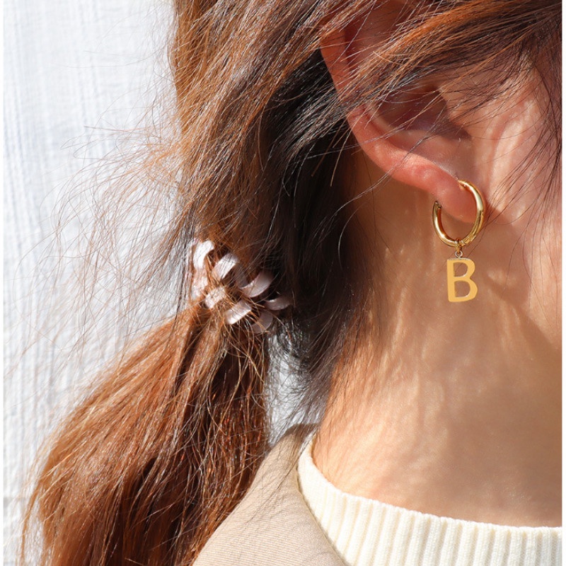 Bông Tai Tòn Ten Chữ B Titan Ko Han Rỉ TT 3942