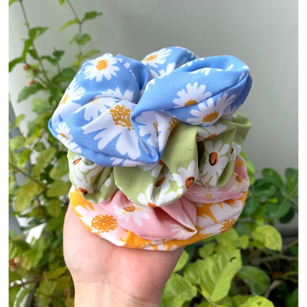 Cột tóc scrunchies lụa hoa cúc