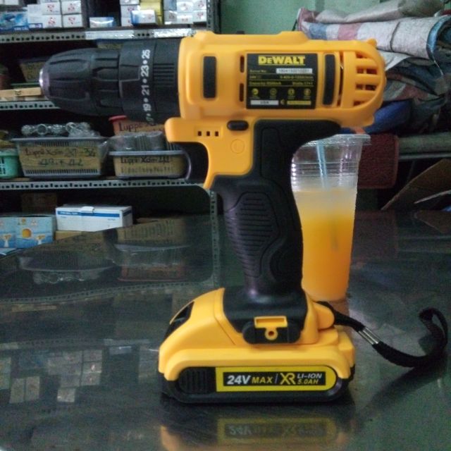 Máy Khoan pin DeWalt 24V cực mạnh bắn ốc vít các kiểu... để sử dụng có thể  chị em phụ nữ điều sử dụng một cách dễ dàng