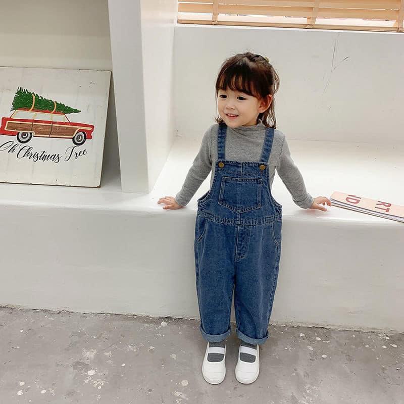 Set yếm bò bé gái kèm áo cotton dài tay