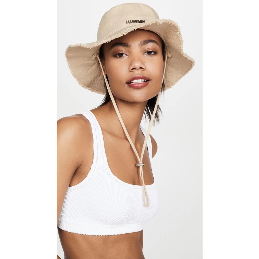 Niche Hyuna Mũ Bucket Cột Dây Bằng Vải Bạt Nhãn Kim Loại Phong Cách jacquemus