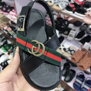 Sandal bé trai