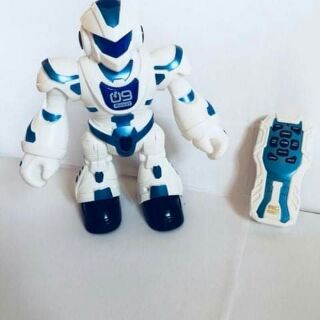 Robot điều khiển từ xa thông minh