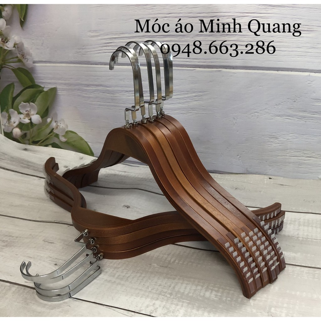 móc gỗ treo quần áo-móc gỗ treo quần áo màu nâu-đầu móc vuông dẹt inox sáng-móc gỗ dùng để treo quần-áo-váy,...