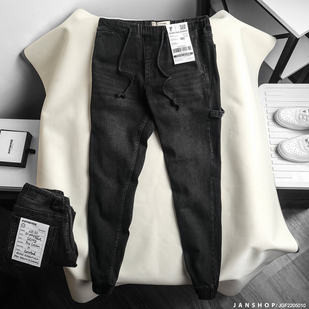 Jogger Jean Màu Xám Đen Đi Cùng Detail Quai Túi Mẫu Mới Trong Bộ Sản Phẩm Hè Năm Nay Theo Xu Hướng Đường Phố Bụi Bặm