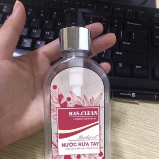 Nước rửa tay khô phòng bệnh trong tâm bão dịch