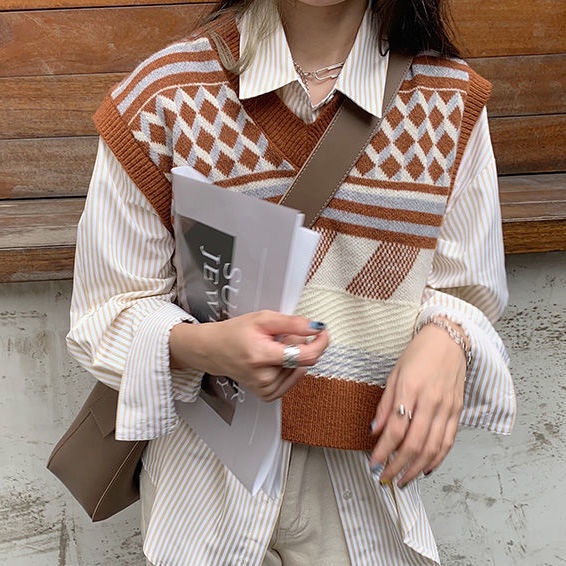 Áo len không tay dáng rộng họa tiết sọc màu tương phản cá tính thời trang