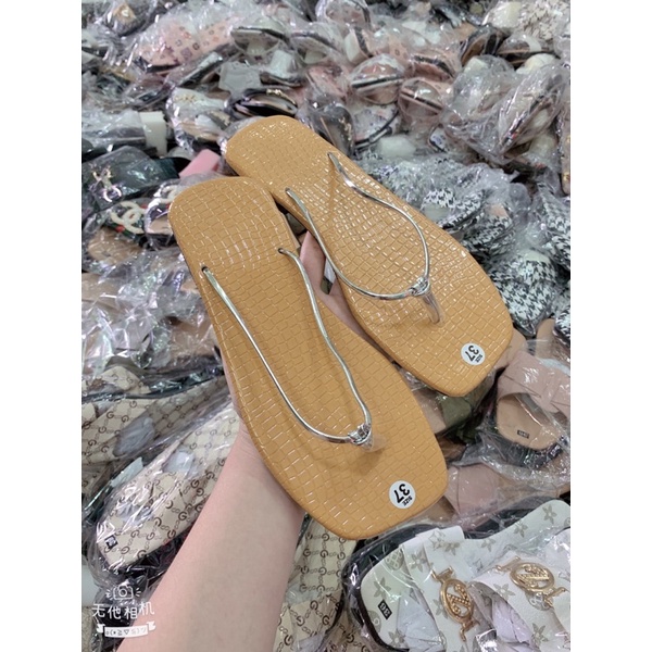 dép kẹp da vân rắn quá sang chảnh. bao bền đẹp. mang được mọi thời tiết. cam kết như hình ( hình tự chụp )