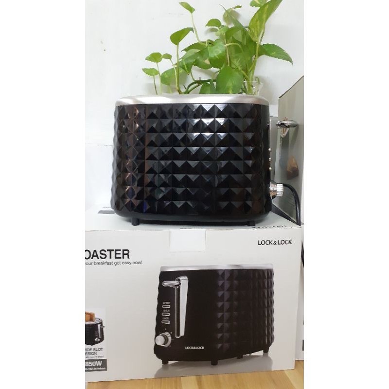Máy Nướng Bánh Mì Lock&Lock công suất 850W Màu đen EJB222BLK - TBH
