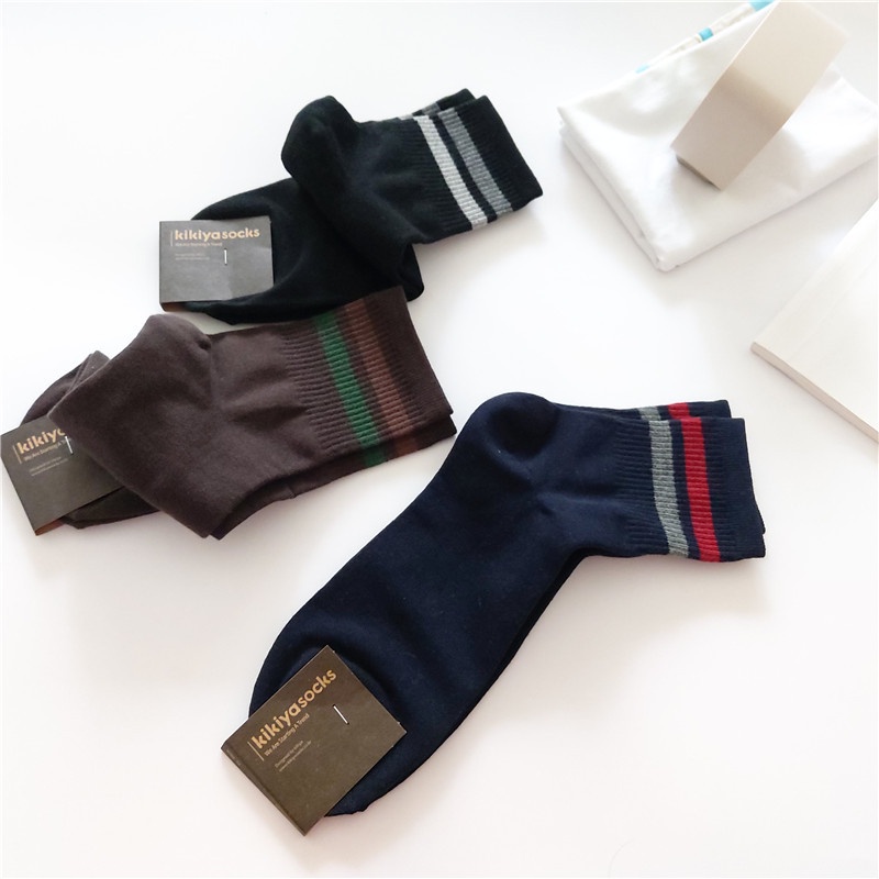 Đôi vớ nam cổ dài vừa phải chất liệu polyester mềm mại thoải mái
