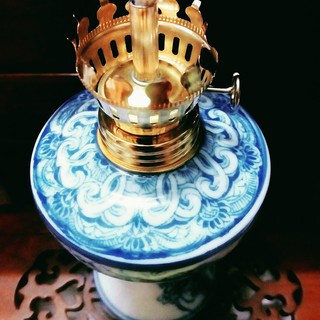 Đèn thờ gốm sứ Bát Tràng, cỡ vừa