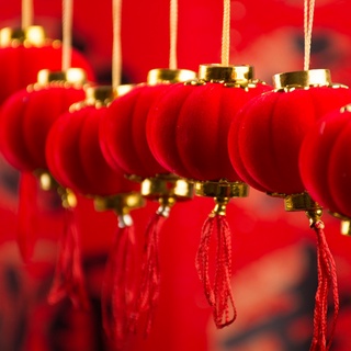 Đèn lồng mini màu đỏ dùng trang trí tiệc cưới
