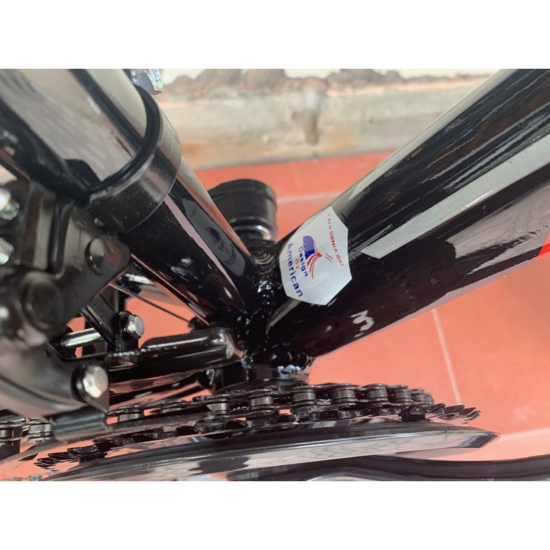 Xe đạp thể thao California 200CC nhập khẩu chính hãng cao cấp.Khung hợp kim nhôm không mối hàn.Bộ chuyển động Shimano.