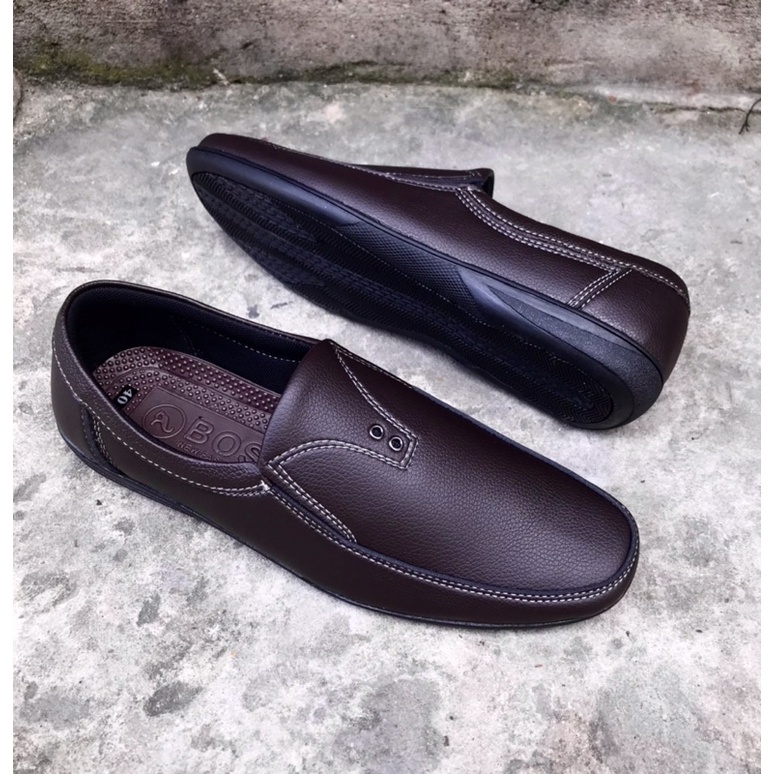 Giày lười nam da mềm..kiểu dáng đẹp..mang êm chân..mã GM12..màu nâu..đế khâu sẵn toàn bộ rất chắc chắn