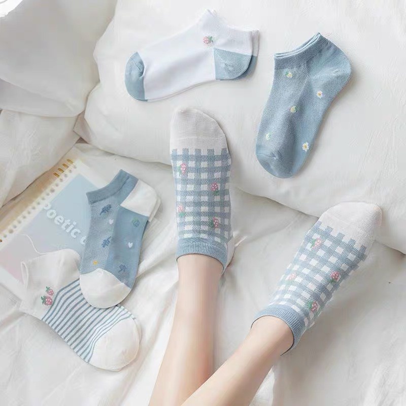 Tất , vớ cổ ngắn cotton hoa tiết dâu tây xanh dễ thương