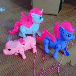 Lợn biết đi, có nhạc, phát sáng