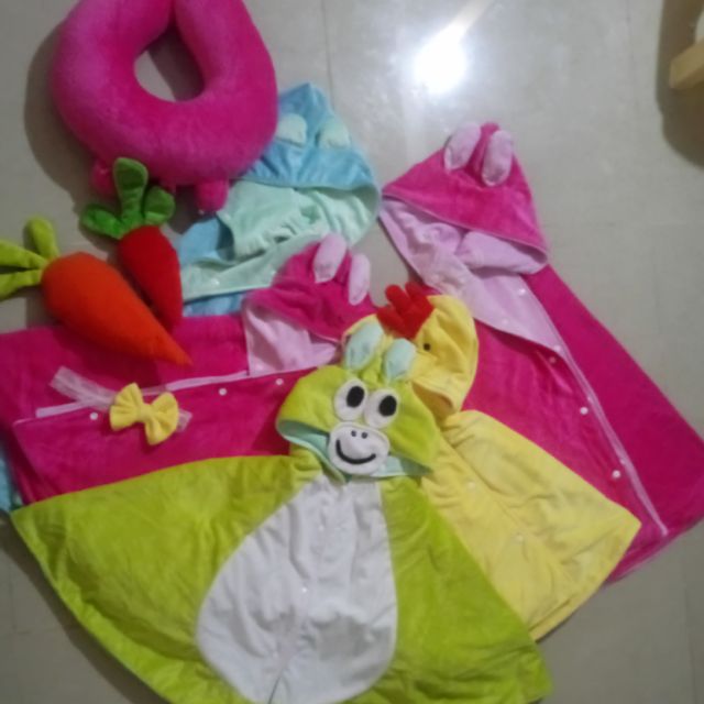 Áo choàng cho bé màu xanh nhạt và nâu đỏ dài 80cm