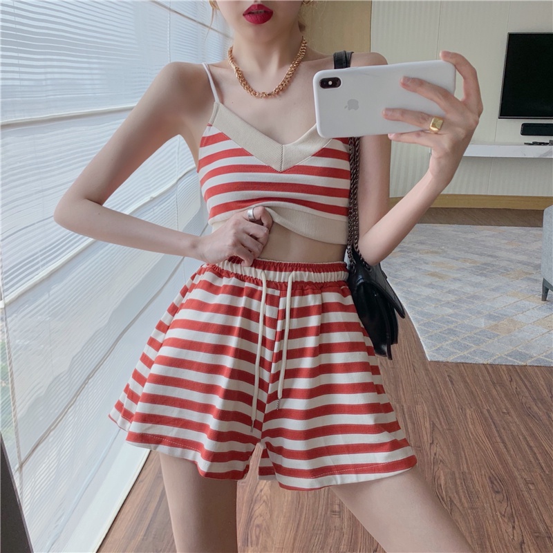 đồ hai mảnh gồm áo 2 dây và quần short ống rộng thời trang năng động cá tính cho nữ