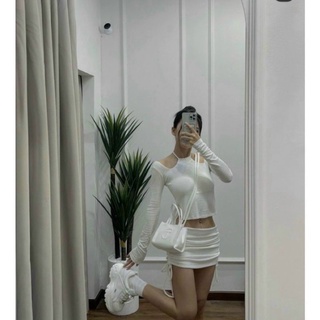 Áo yếm khoét vai