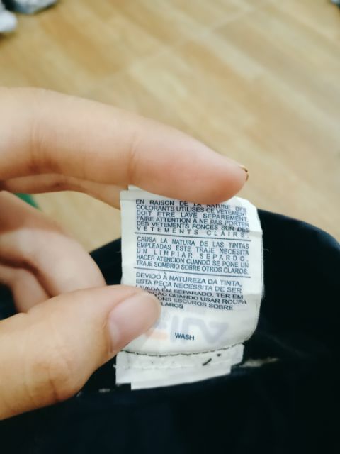 Siêu phẩm 2hand hiệu FILA REAL100%  có dây keo túi khoá