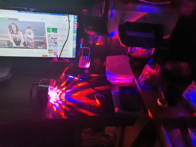 đèn 7 màu sân khấu .