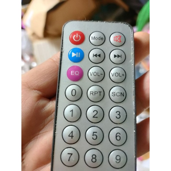 Điều khiển loa nge nhạc và den vu trường