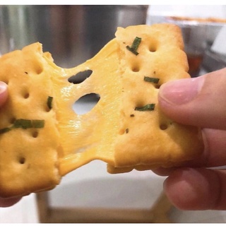 Bánh hành phomai trứng muối