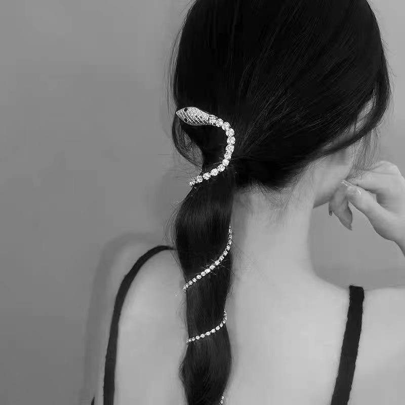 Kẹp Tóc Dạng Rắn Màu Bạc Cá Tính Dễ Phối Đồ Cho Nữ