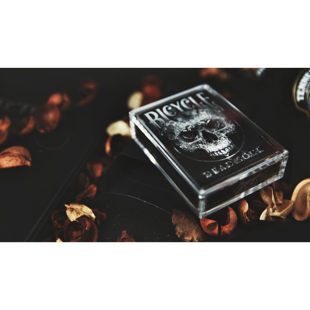 Kệ để bài CRYSTAL PLAYING CARDS DISPLAY CASE có nam châm giữ siêu bền