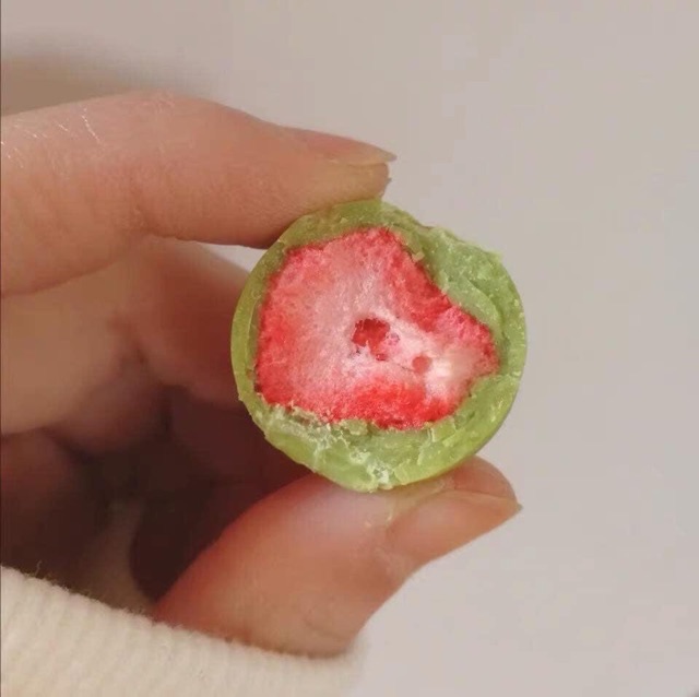 1 Gói kẹo sô cô La bọc dâu Tây vị truyền thống hàng chuẩn Nội địa