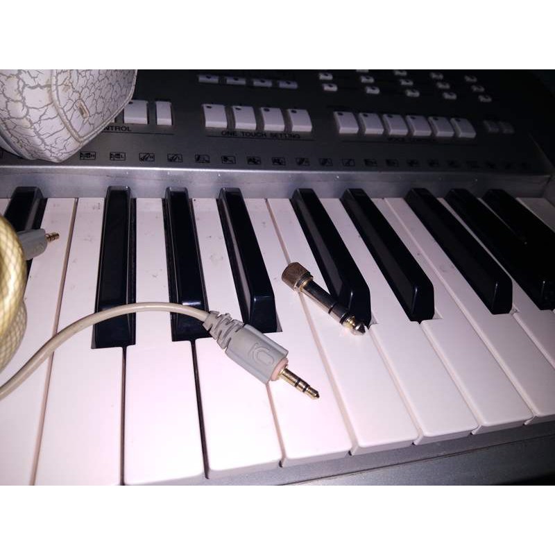 Rắc tai nghe đàn organ