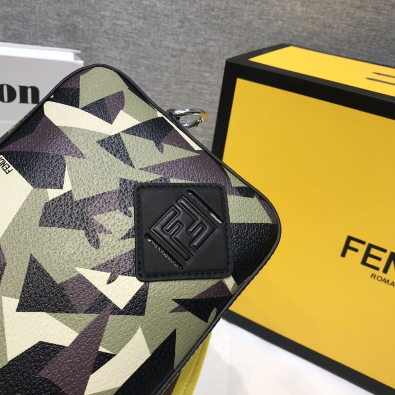 túi đeo chéo nam nữ dáng vuông kéo khóa màu rằn ri quai to Fendi FD