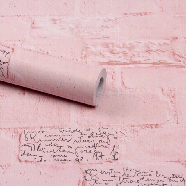 Giấy dán tường giả gạch màu hồng kèm chữ kí