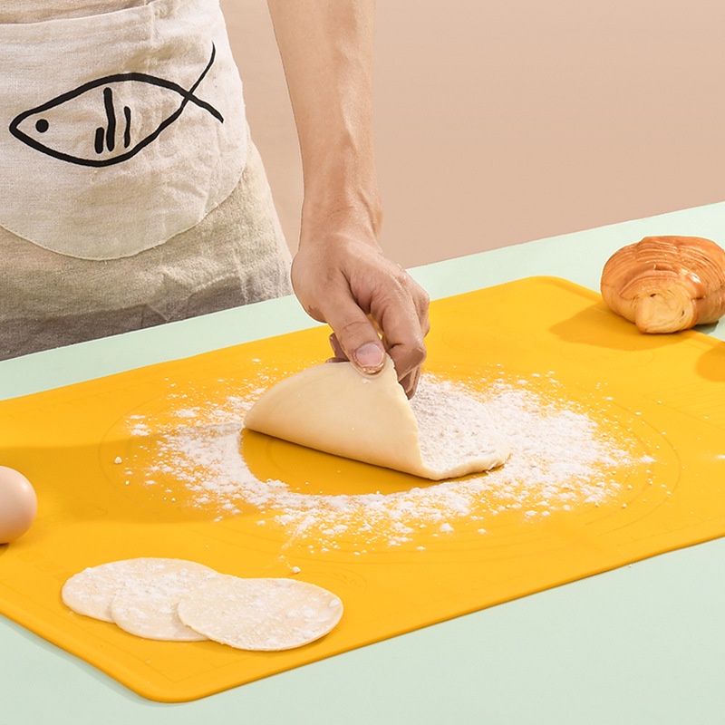 Tấm nhào bột Silicone - Thảm nhào bột silicone làm bánh tặng kèm cán gỗ và cắt bột kích thước lớn 65x55cm