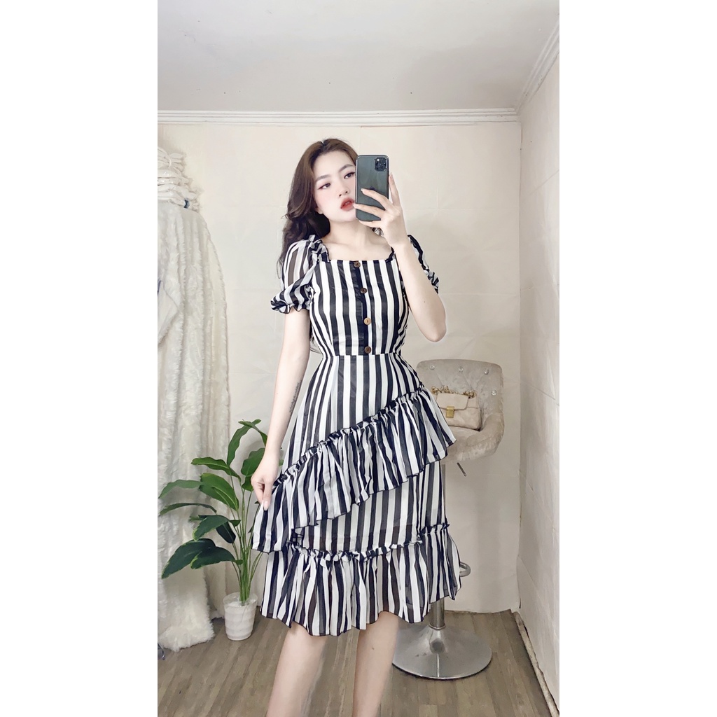 Đầm voan tơ kẻ đuôi cá cổ vuông mặc được trễ vai.